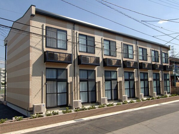 レオパレスロワール 130の物件外観写真